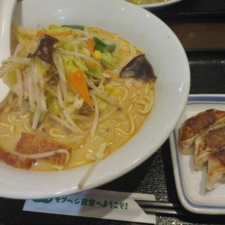 ピリカラちゃんぽん＋麺2倍＋ぎょうざ3個(リンガーハット ショップス市川店)