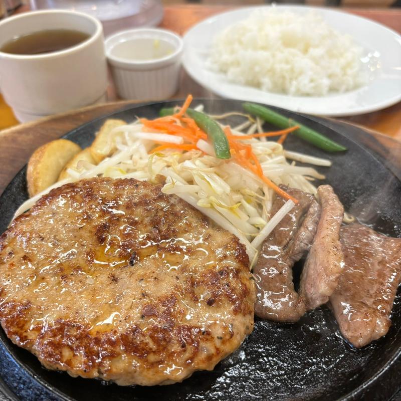 ハンバーグ&ハーフカットステーキ(ステーキハウス鉄板牧場 新宿店)