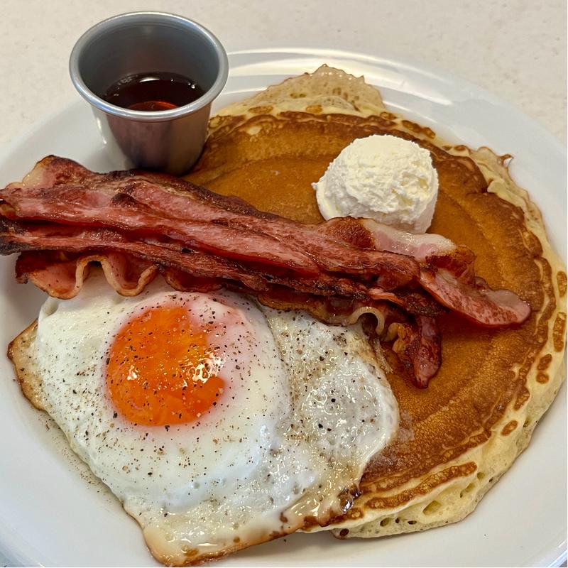 ベーコンエッグパンケーキ(ナッティーズ カフ （NUTTY'S CAFF）)
