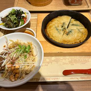 チヂミと担々麺のセット(炙り牛たん万 イオンモール新潟南店)
