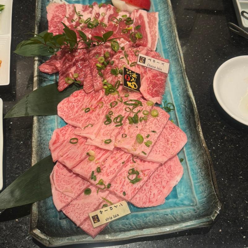 サーロイン、上ロース、県産豚バラ(焼肉もとぶ牧場 国際通り店)