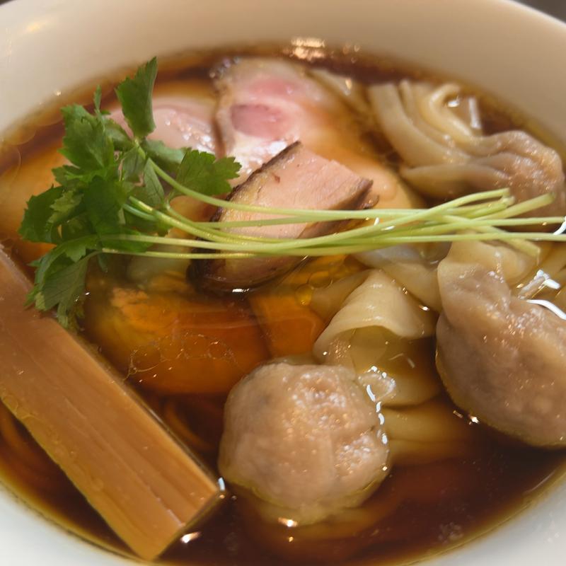 特製醤油らぁ麺+わんたん(らぁ麺 紫陽花 （ラアメン アジサイ）)