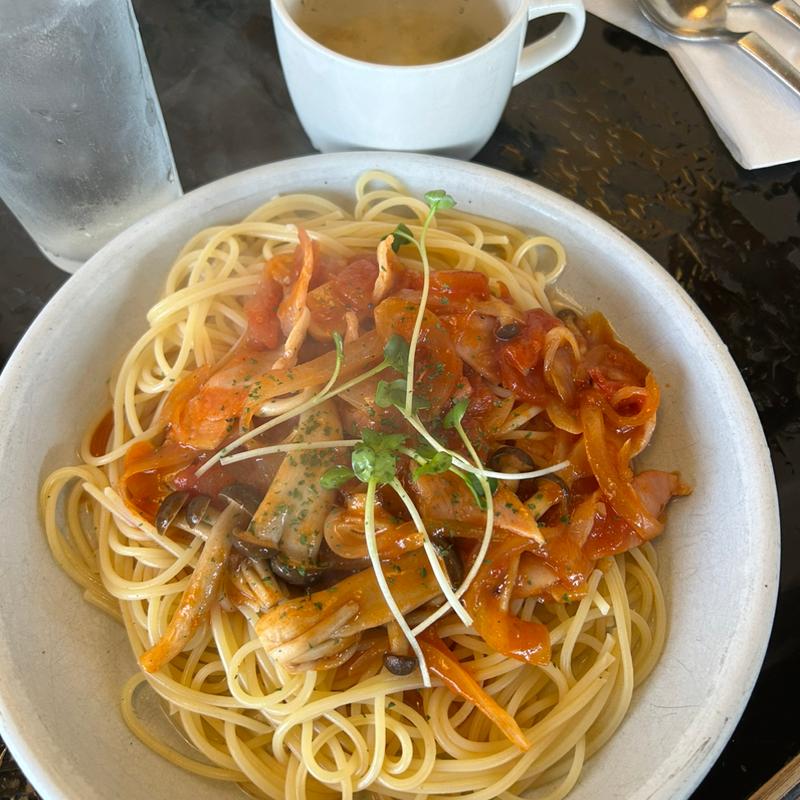 スパゲッティートマトソース(ベーコンとしめじ)(魔女のたまご )