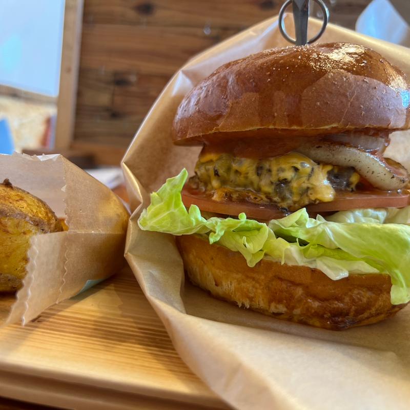 でんぞうバーガー(チーズトッピング)ポテトセット(でんぞう商店)