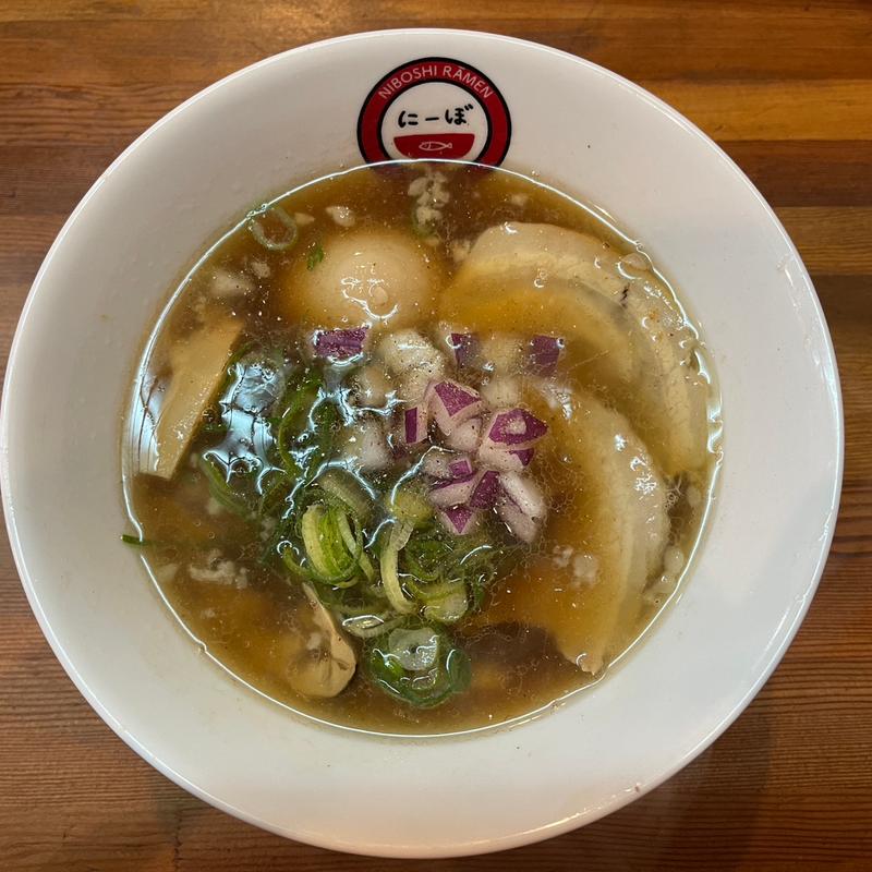 醤油らぁ🍜(ラーメンにーぼ)