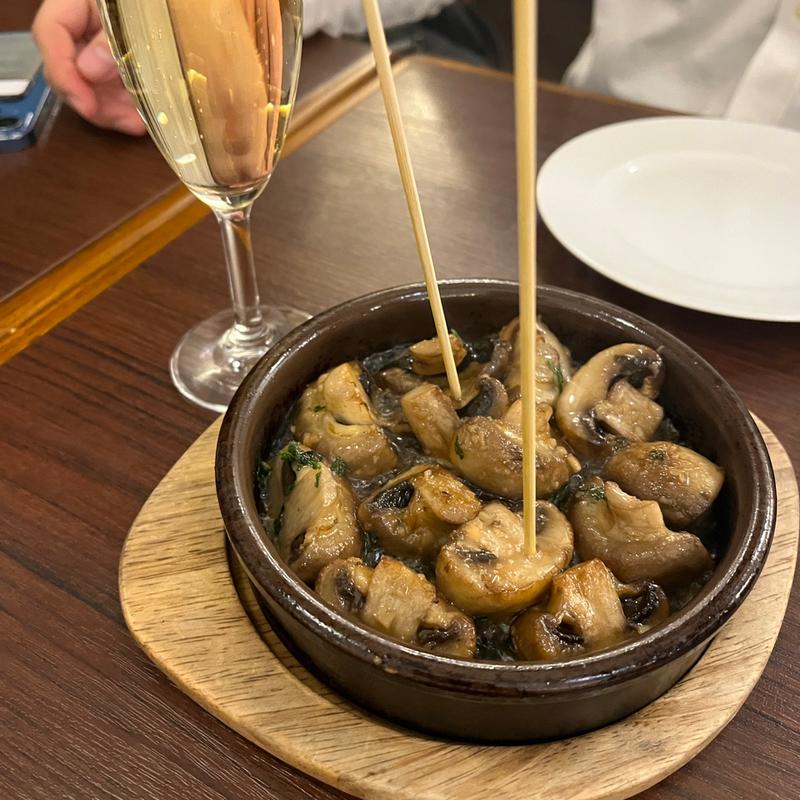 マッシュルームのアヒージョ　セゴビア風(エルチャテオ デルプエンテ)