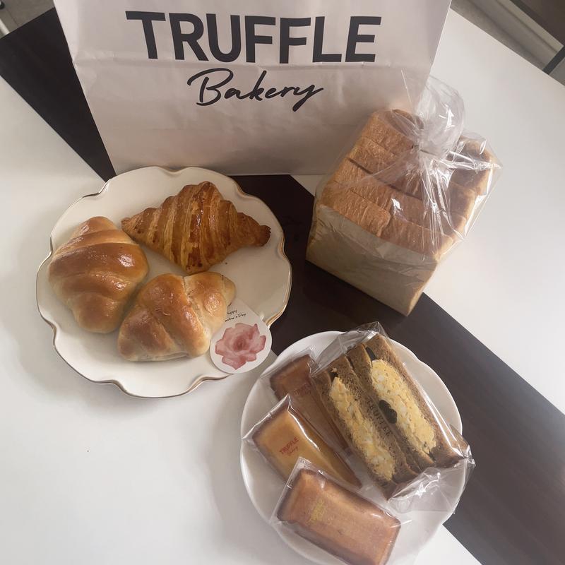 塩トリュフの塩パン(Truffle BAKERY 大阪本店 （トリュフベーカリー）)