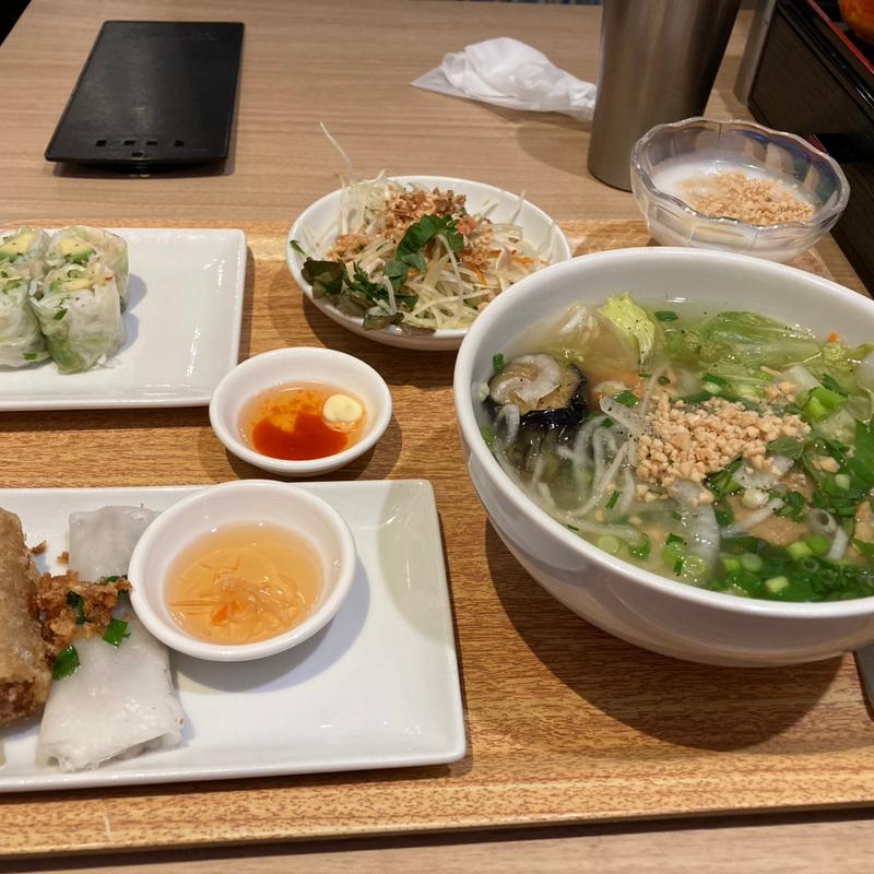 豚角煮と揚げ茄子のフォーとアボカド生春巻きのセット(ジャスミンパレス 川崎アゼリア)