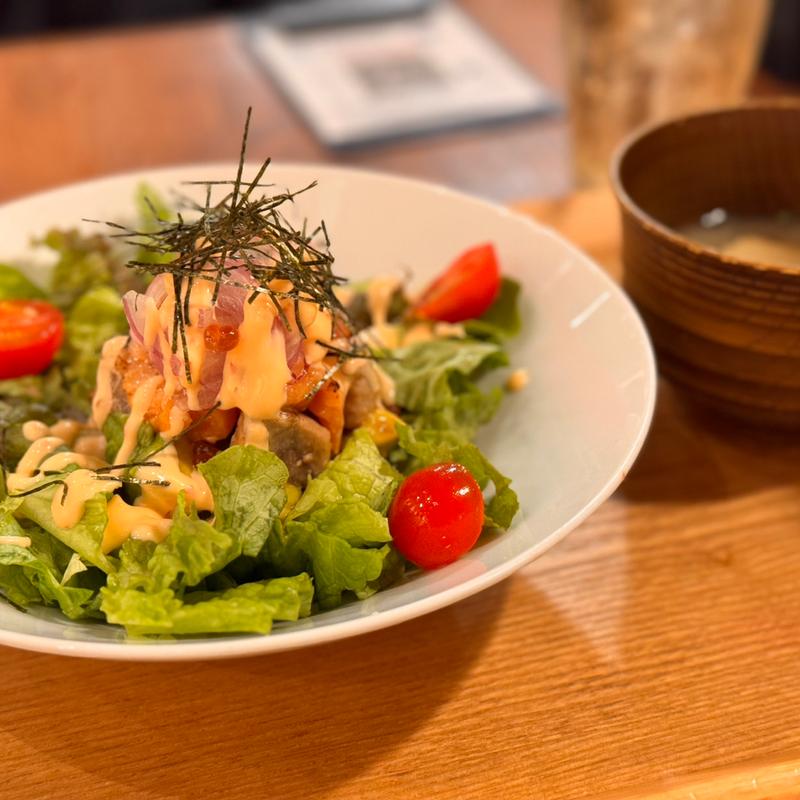 マグロとサーモン、アボカドの和風poki丼(kawara CAFE＆KITCHEN 吉祥寺PARCO店)