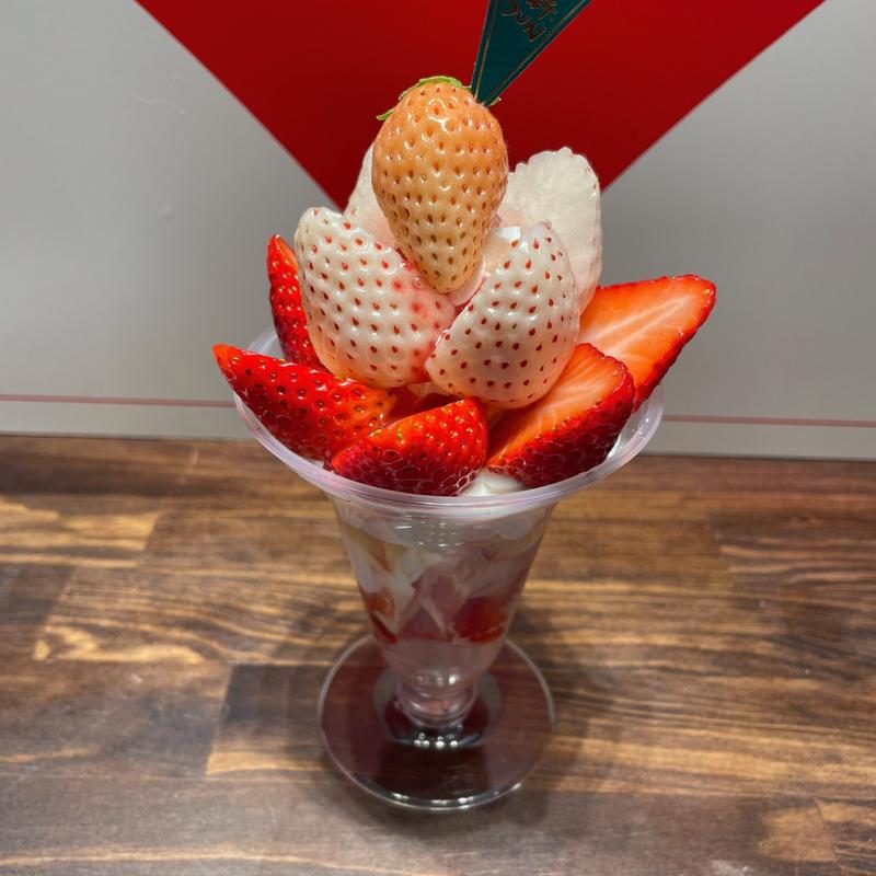 3種のいちごパフェ(阪神百貨店梅田本店 催事場)