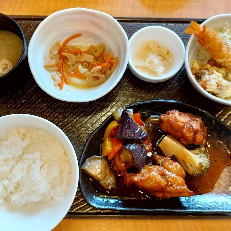 お好み和善
(彩り野菜の黒酢から揚げ)(ガスト)