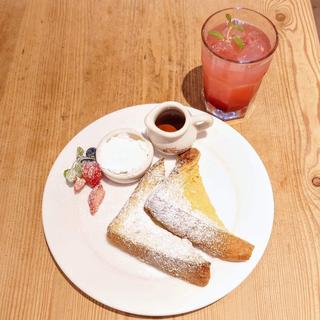 アーモンドミルクの自家製フレンチトースト(ル・パン・コティディアン 東京ミッドタウン店)