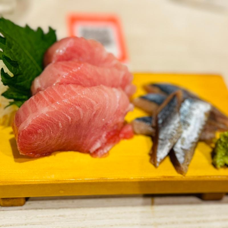 マグロとさんまの刺身(やん衆居酒屋 釧路食堂 本店)