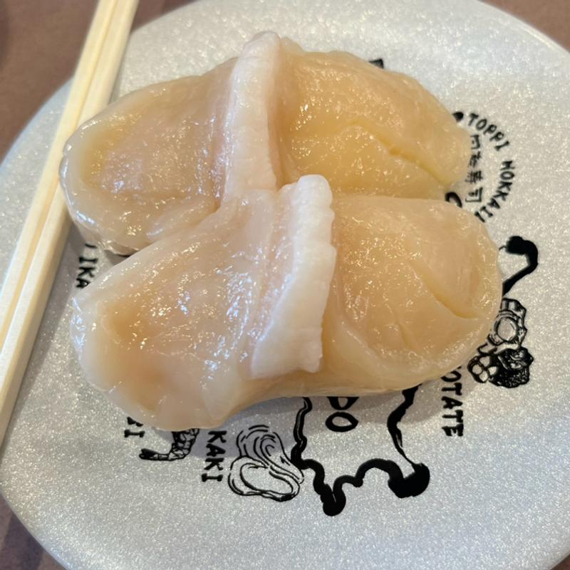 生ほたて（にぎり）(廻転ずし とっぴ～ 宮前通店 )