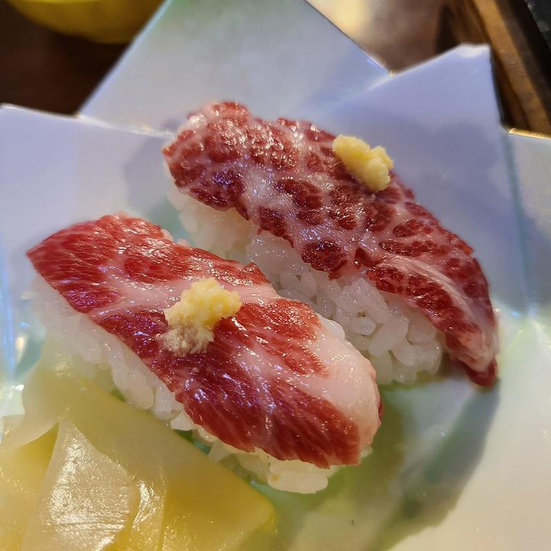 霜降り馬刺し寿司(めぇ )