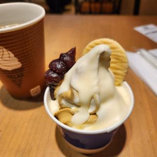 加賀棒ほうじ茶とパリパリホワイトチョコのソフトクリーム あんこトッピング(ミニソフ(MINISOF))