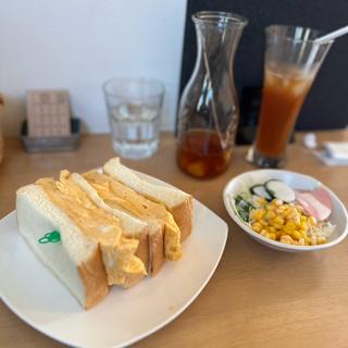 厚焼き卵サンドセット(cafe サテンカーリトイボ)
