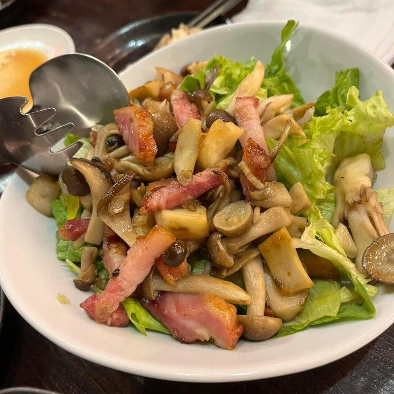 きのこたっぷりのサラダ(肉バル 透)