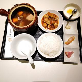 スペアリブの特製壺スープ+豆腐の煮込み(金香楼(キンコウロウ))