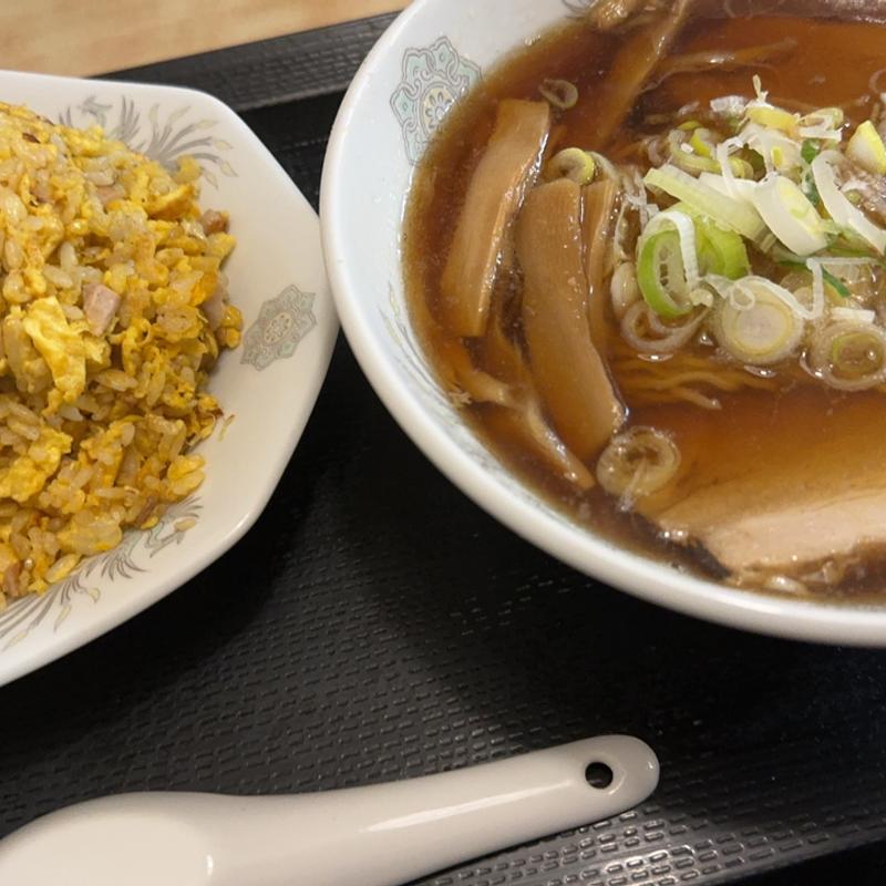醤油ラーメン、半チャーハンセット(豚福)