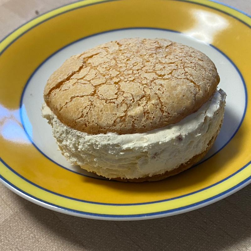 クリームたっぷり生ブッセ ラムレーズン(ワイストア 津島駅東店)