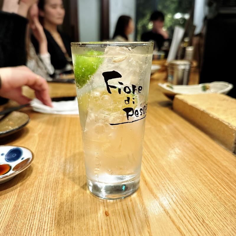 生絞りレモンサワー(和食＆イタリアン居酒屋 中目黒 魚の花)