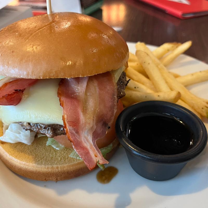 フライデーズシグネチャーバーガー(T.G.I FRIDAYS 上野中央通り店 （ティージーアイ フライデーズ）)