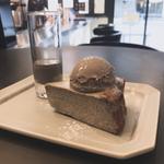 アイスとろける黒胡麻チーズケーキ(maze cafe&bar)