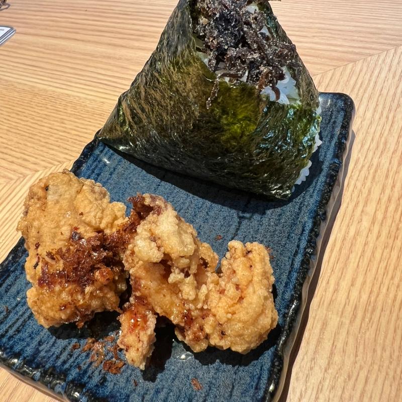 おにぎり(トリュフ昆布)＋まぶし唐揚げ(中華そば おにぎり 〇△ -まるさんかく-)