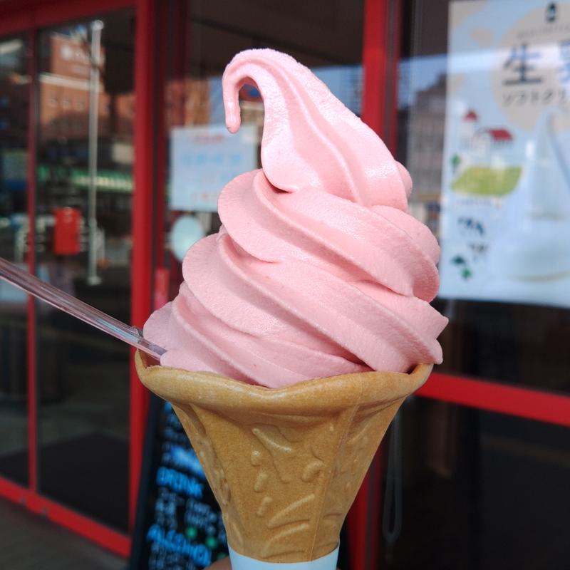 いちごソフトクリーム(はっぴいえんど)