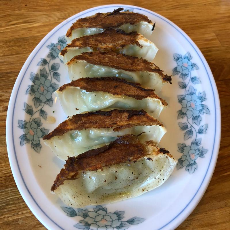 餃子(らぁーめん いずみ)