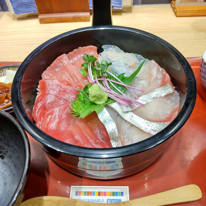 紅白丼(近畿大学水産研究所 はなれ)