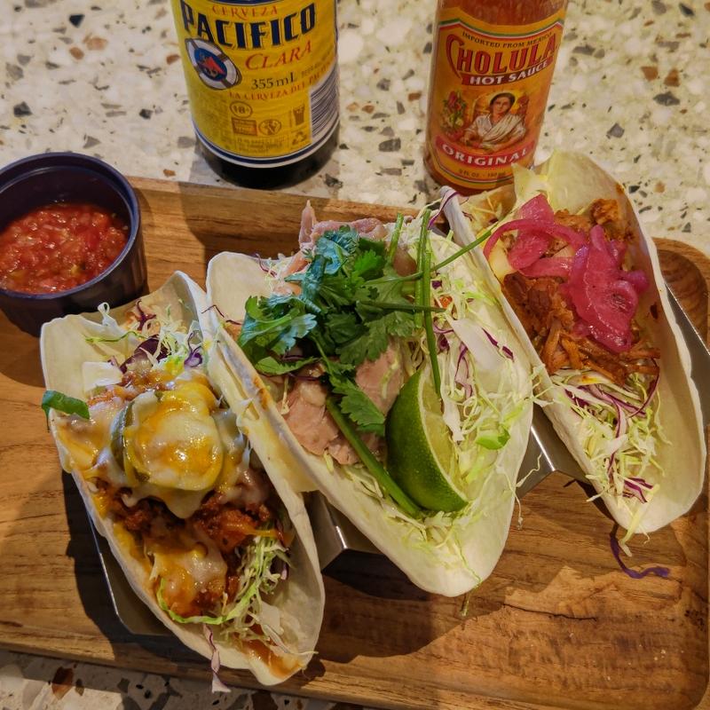 3種のタコスプレート(COMEDOR DE MARGARITA MODERN MEXICANO)