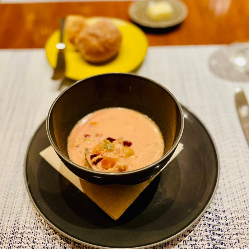 ピンクのクラムチャウダー(RIVERSIDE KITCHEN & BAR)