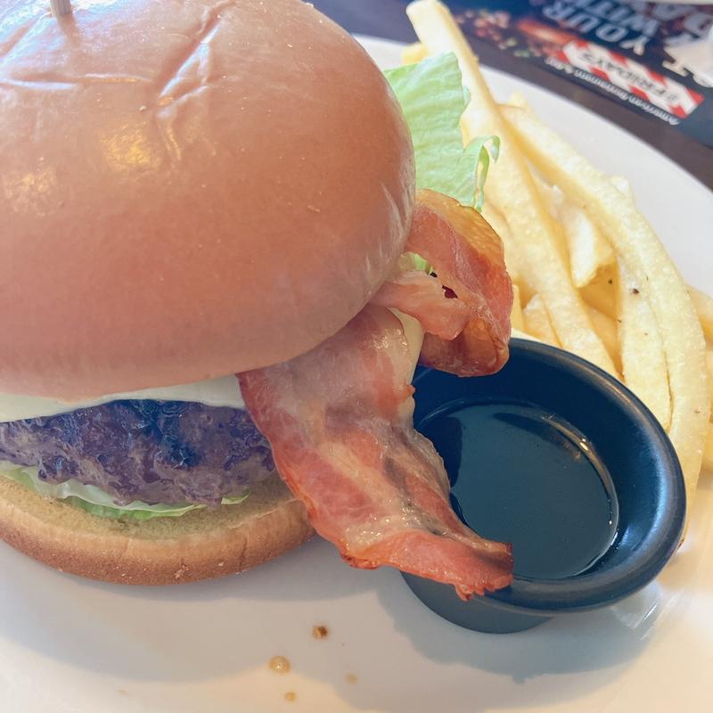 フライデーズシグネチャーバーガー(ティージーアイ フライデーズ MM21クロスゲート店 （T.G.I FRIDAYS）)