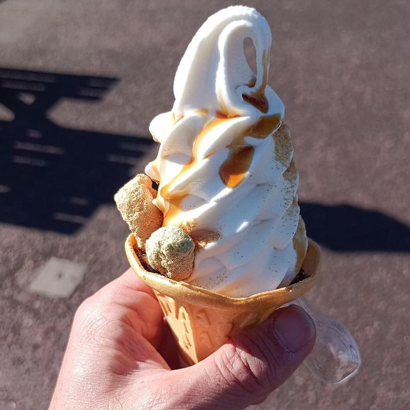 ごかぼう黒蜜ソフト(道の駅かぞわたらせ　さくら食堂)