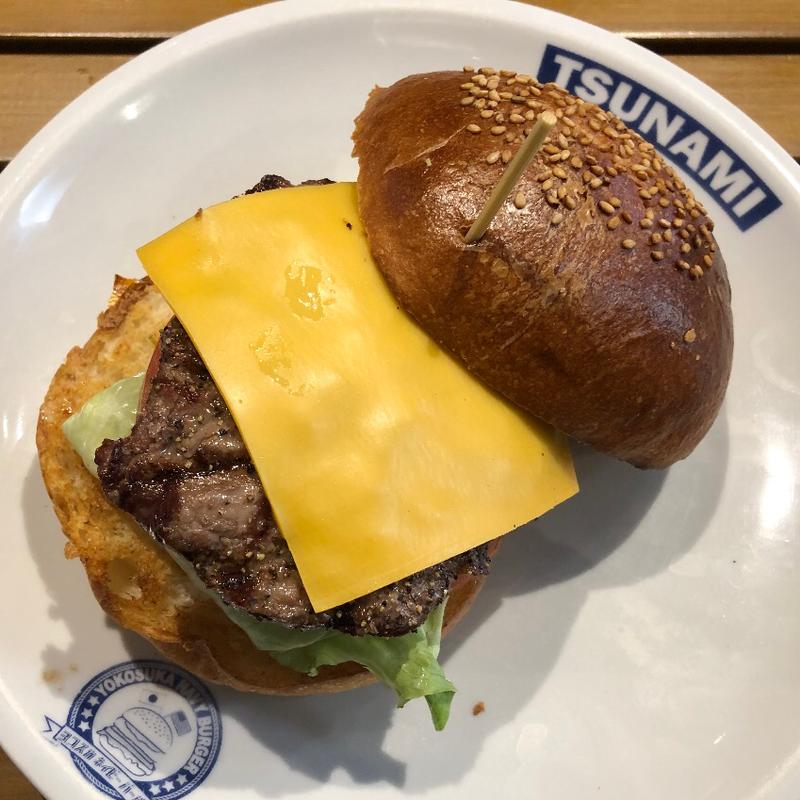 チーズバーガーQサイズ(TSUNAMI BOX)