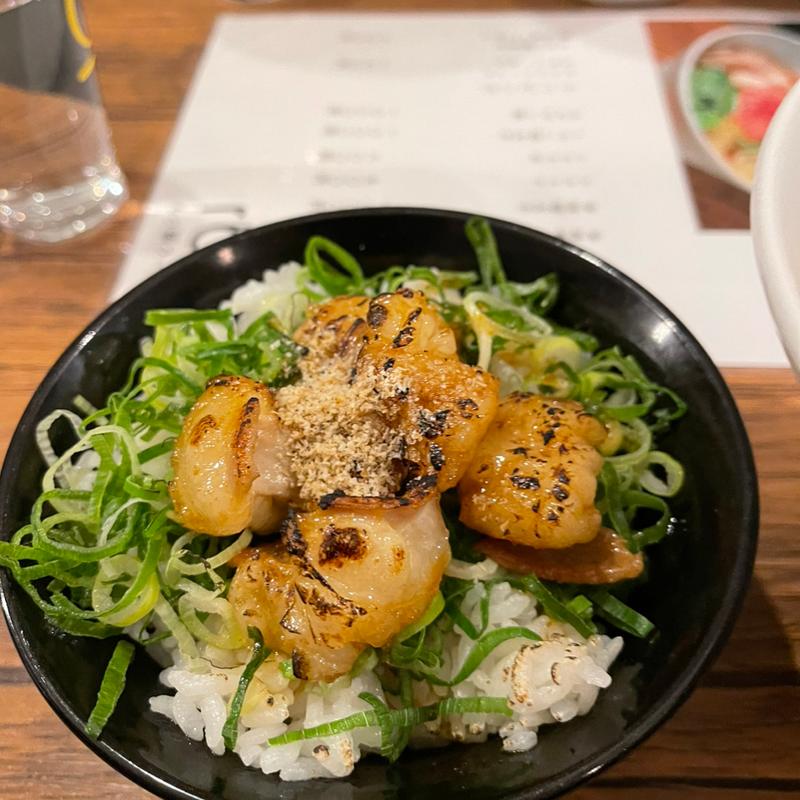 ホルモン丼　小(もつ鍋ラーメン r6ku)