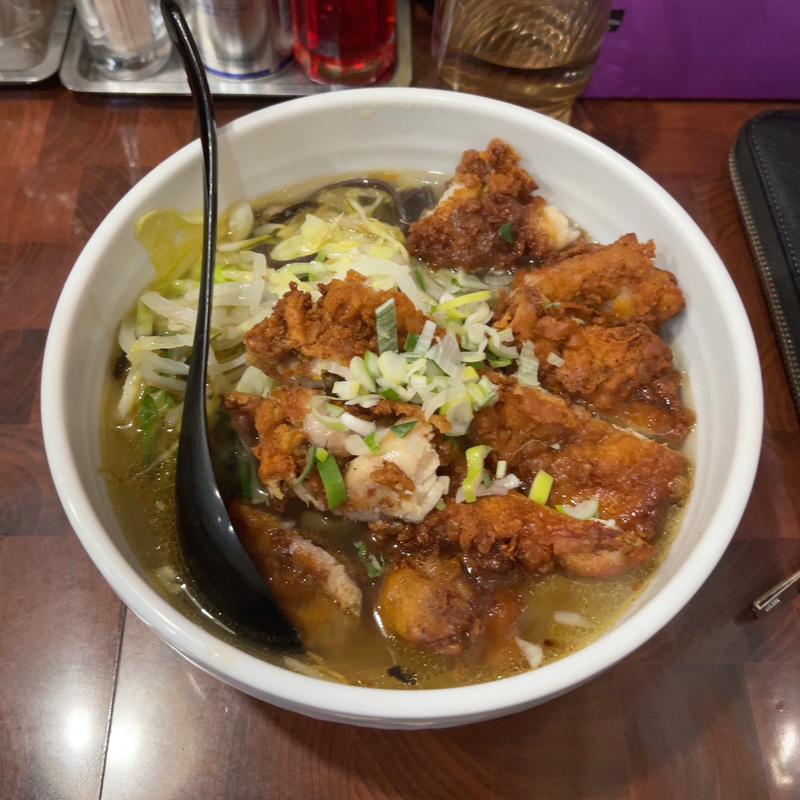 スパイシー唐揚げ塩ラーメン(四川麺家 龍の子)