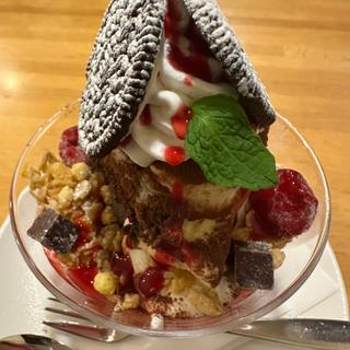 チョコっとベリーのティラミスパフェ(ポポラマーマ 妙典駅店)