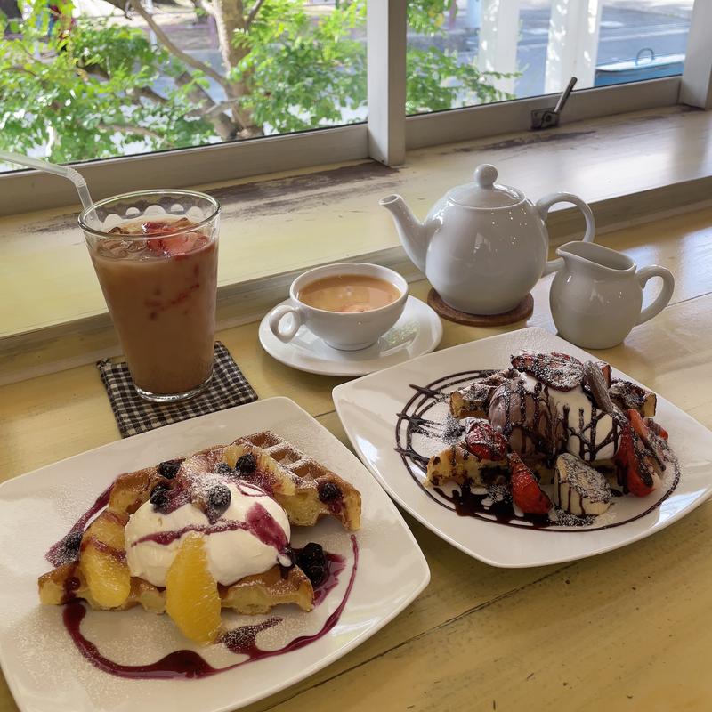 クリームチーズワッフル&季節のワッフル(フレッシュティー ルフナ)