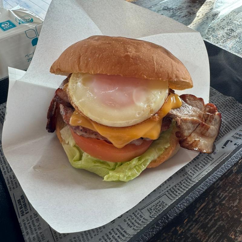 HEROバーガー（パティ+チーズ+ベーコン+エッグ）(ヒーローズダイナー )