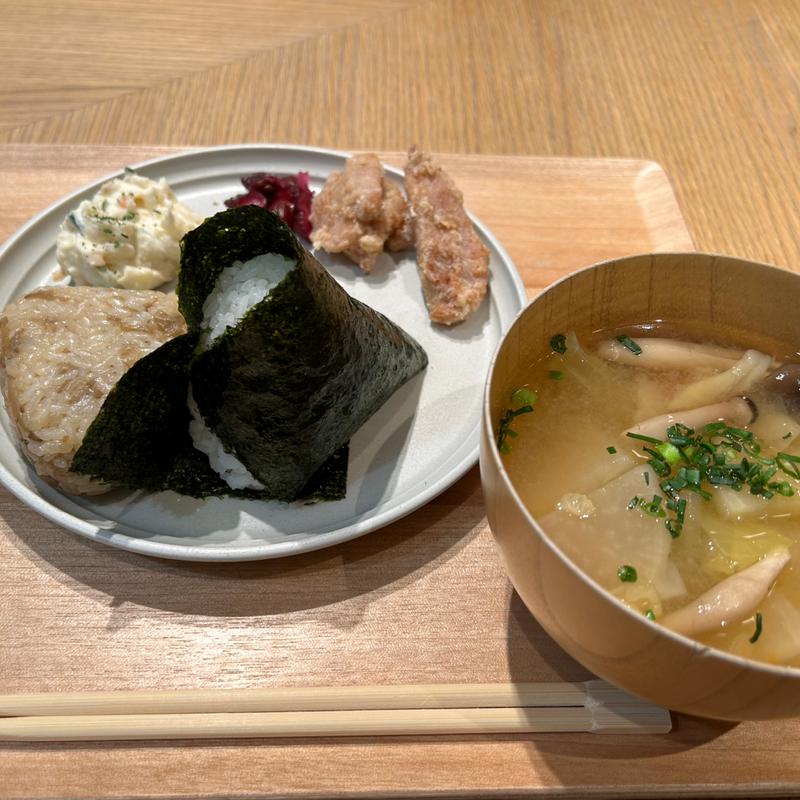 (おむすびとせかいのごはん)