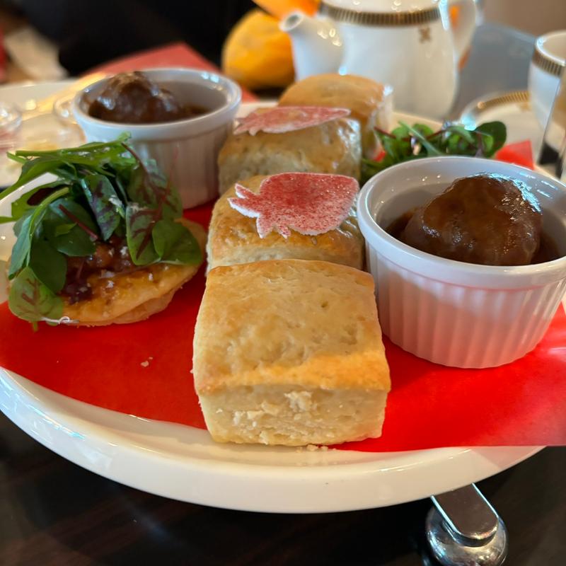 スコーンとハンバーグとボロネーズパイ(バーラウンジ インペリアルラウンジ アクア)