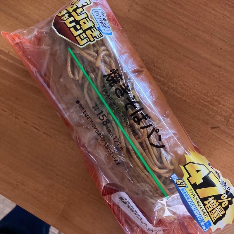 47%増量焼きそばパン(ローソン 大名店)