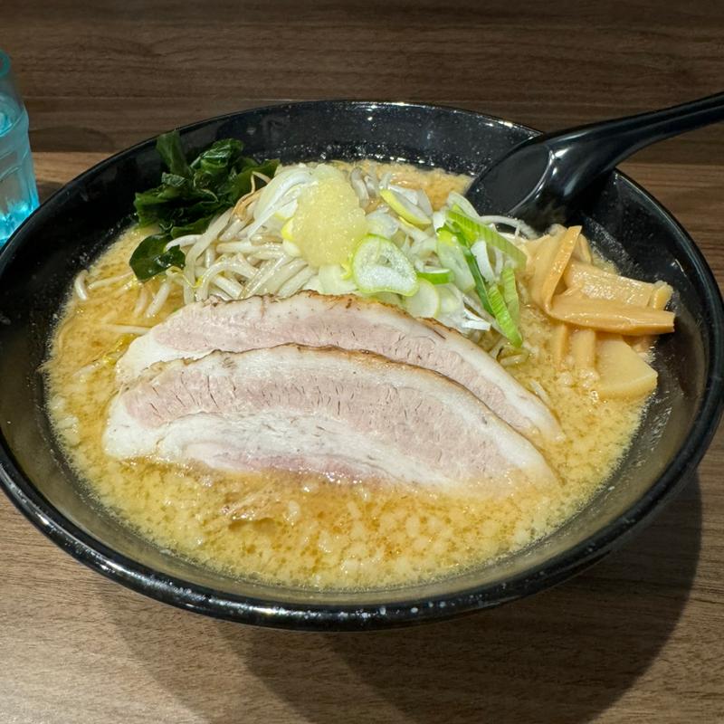 背脂味噌ラーメン(食い処 二代目しぶ家)