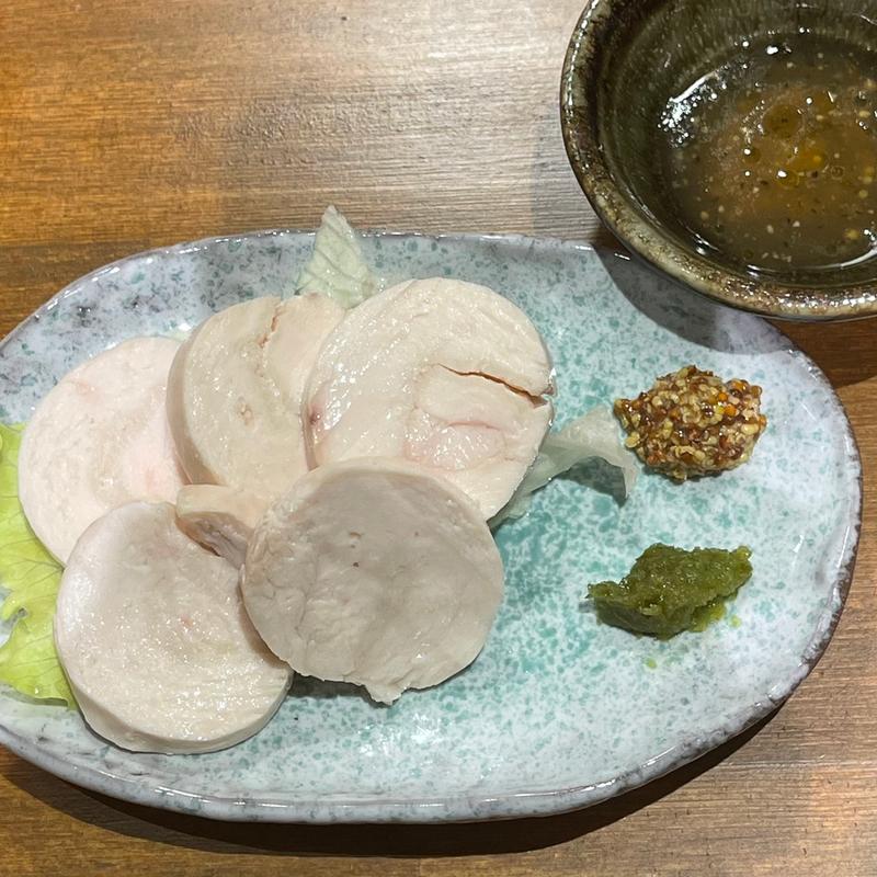 鶏ハム(粒マスタード・柚子胡椒・塩ダレ添え)(炭火焼き鶏 串焼きホルモン居酒屋 月のあかり 野田阪神本店)