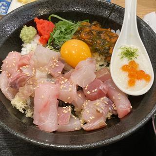 魚屋丼(スタンドふじ 本店 )