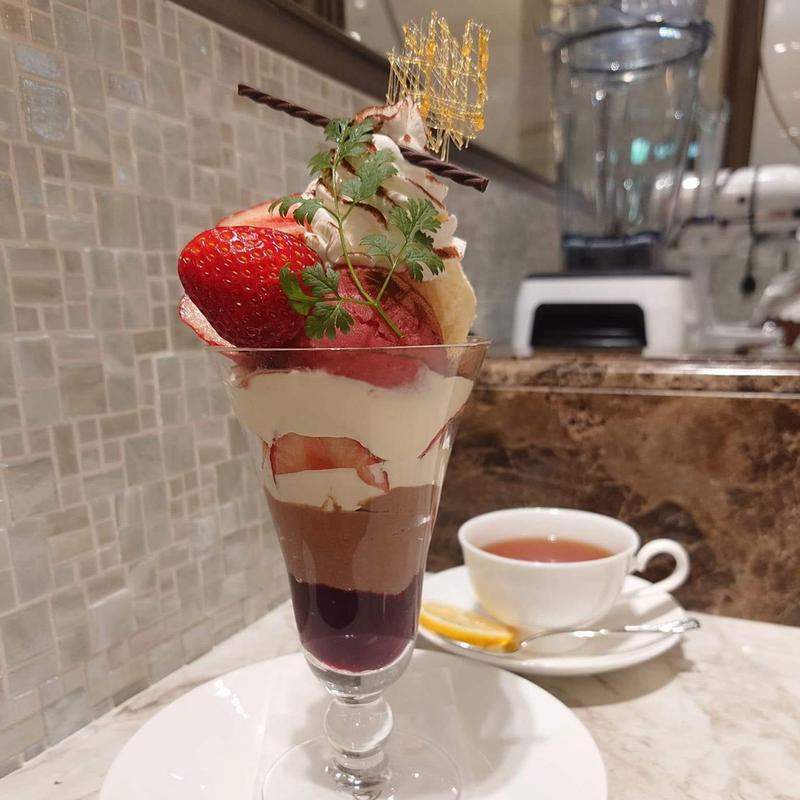 いちごとショコラのマリアージュパルフェ ダージリンHOT(千疋屋総本店 髙島屋新宿店)