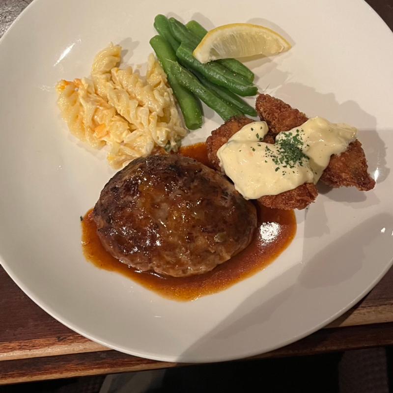 ハンバーグとカキフライ(ポリネシア)